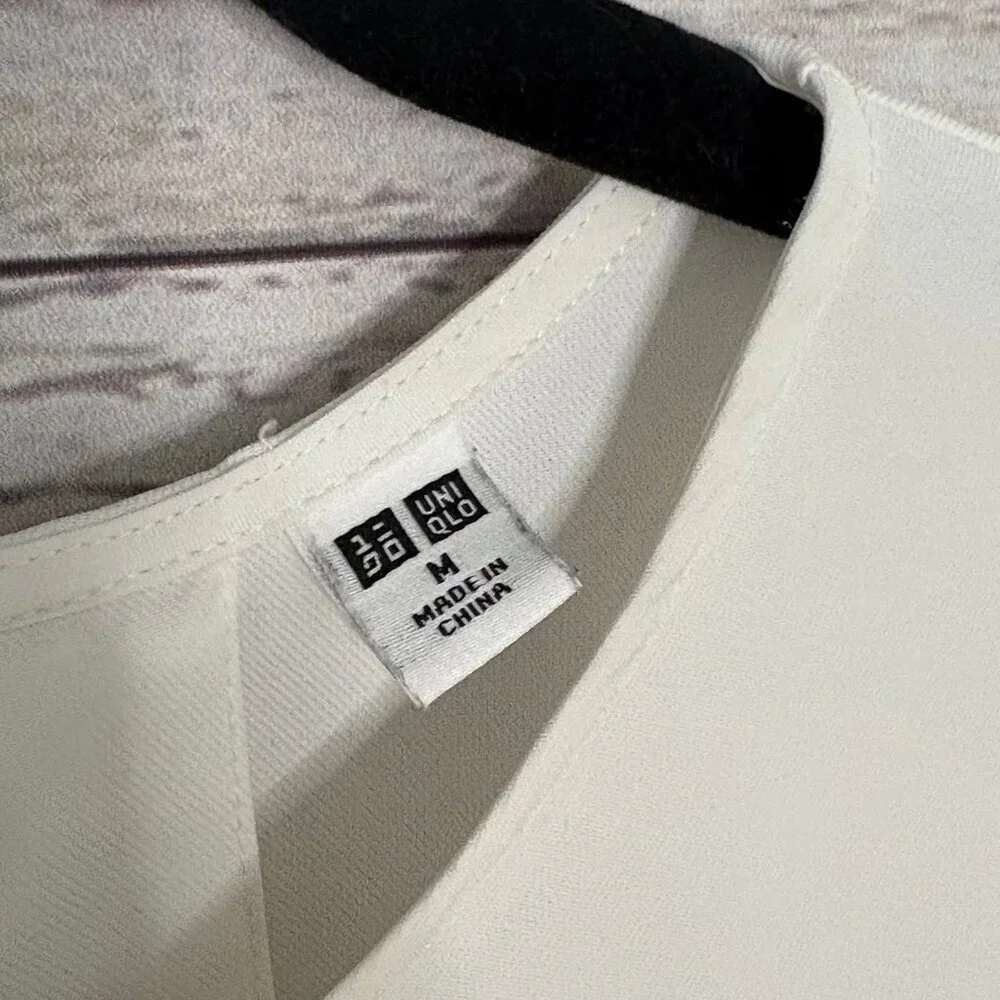 Uniqlo A-Line White Top Sz Med - Picture 6 of 6